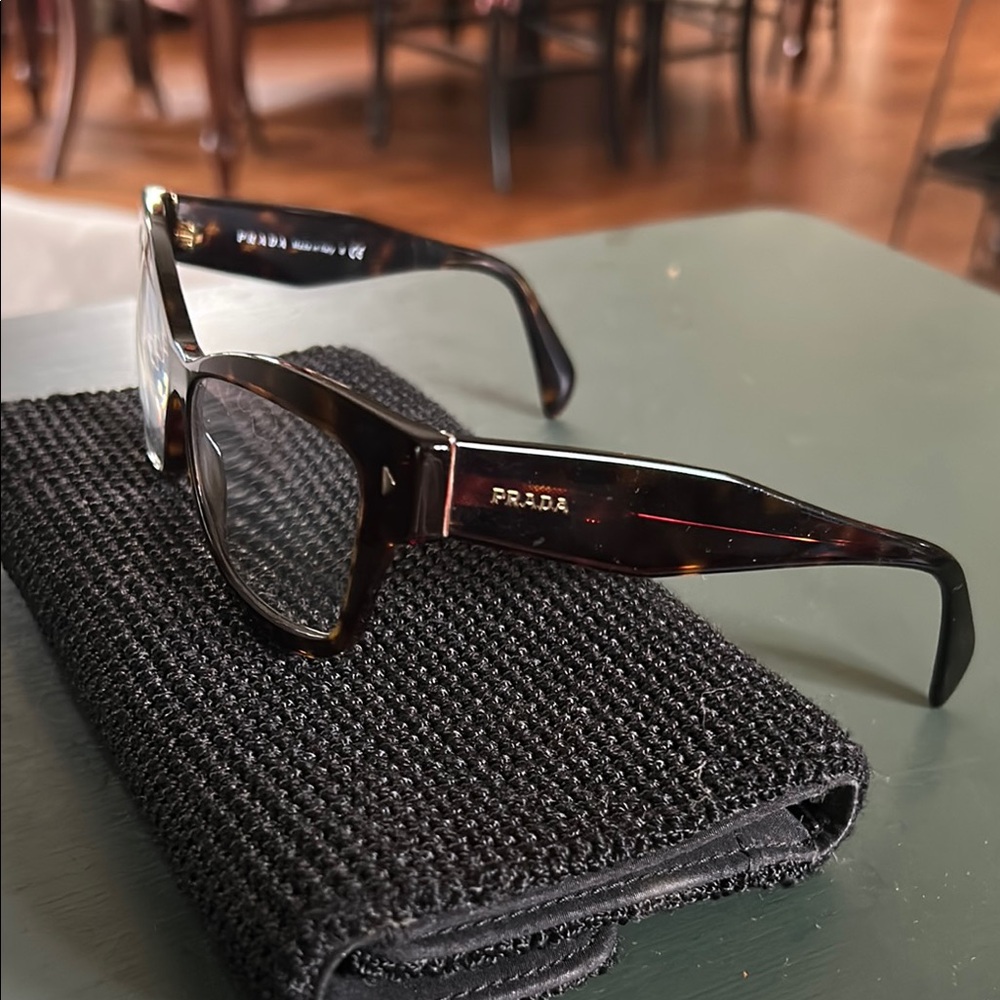Sophisticated Brown Wayfarer Frames